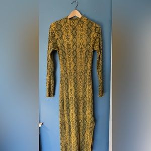 Anthropologie t.la maxi dress with left side slit. Excellent condition.